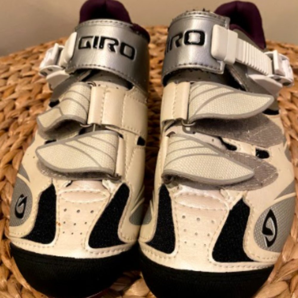 Giro Manta Women's Cycle Shoes w/ Clips (Size 7)